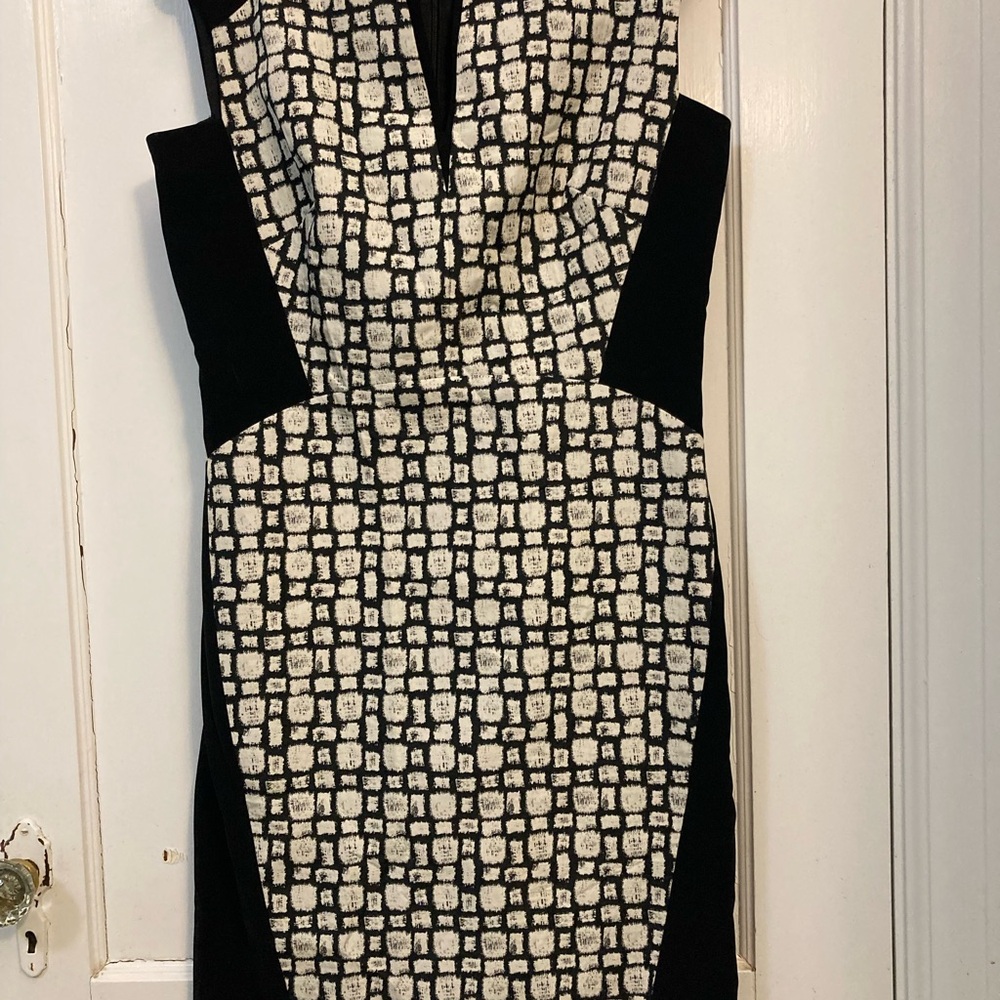 Lafayette 148 New York Black and Cream Patterned Knee-length Sheath Dress